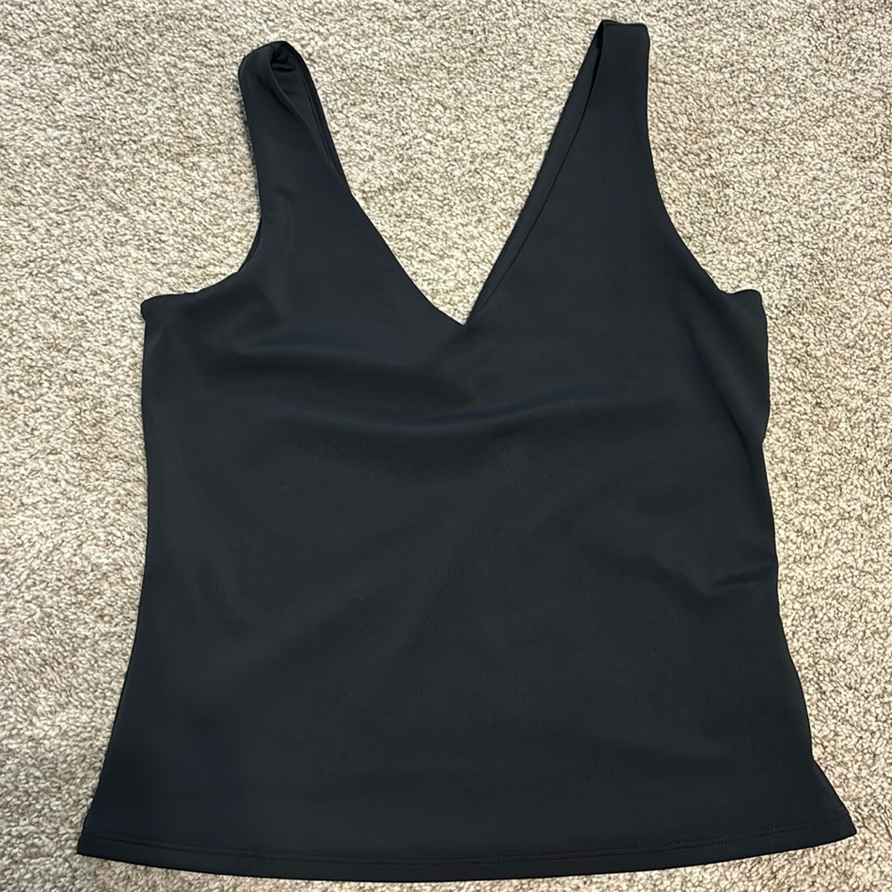 Express body contour- woman tank